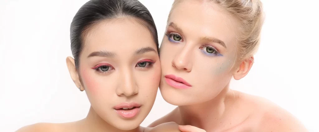 A model wearing Contact Lens