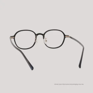 VISUALITIES_(FR)_RITI_SHINYBLACK_WEBB